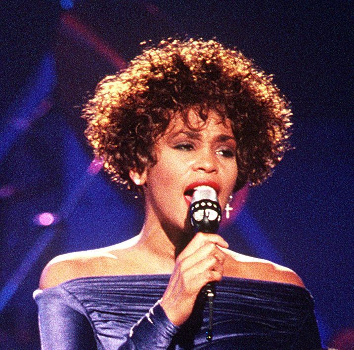 Whitney Houston se torna a primeira artista negra com três álbuns de diamante