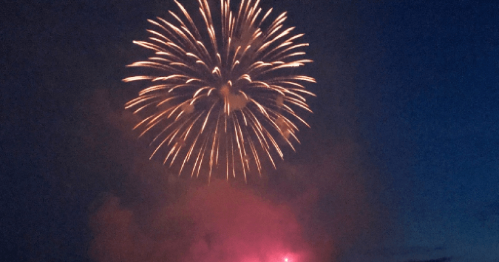 fireworks passagem de ano -camões rádio - mundo