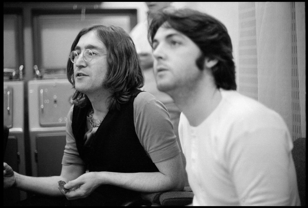 Paul McCartney e John Lennon _A Day in The life_ Beatles - Camões Rádio - Música