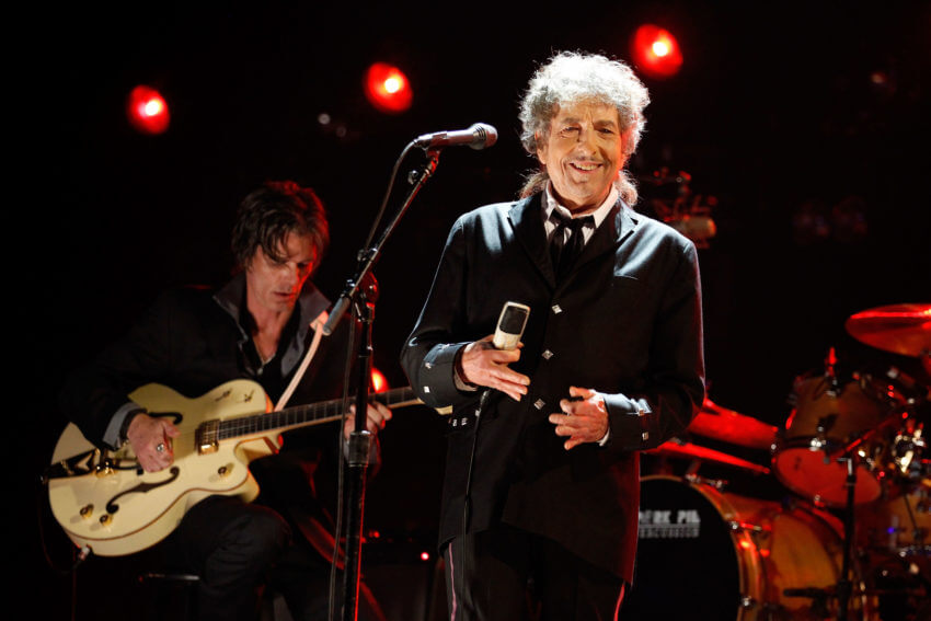 Bob Dylan vende catálogo de música - Camões Rádio - Noticias